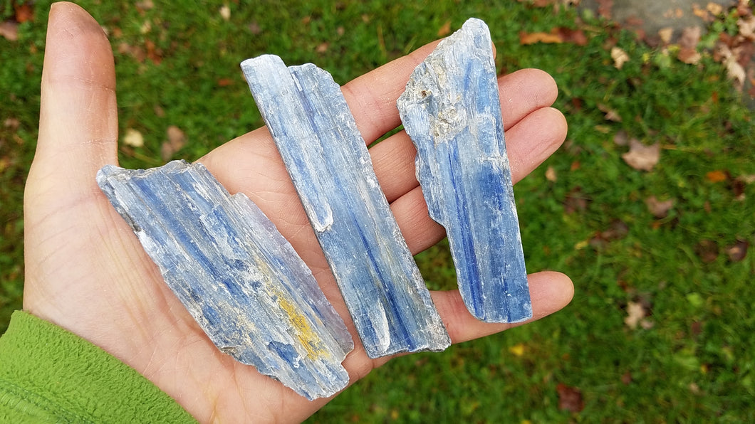 Kyanite (large-sized pieces)