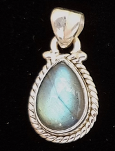 Load image into Gallery viewer, Labradorite sm Pendant
