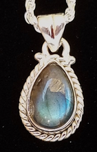 Load image into Gallery viewer, Labradorite sm Pendant
